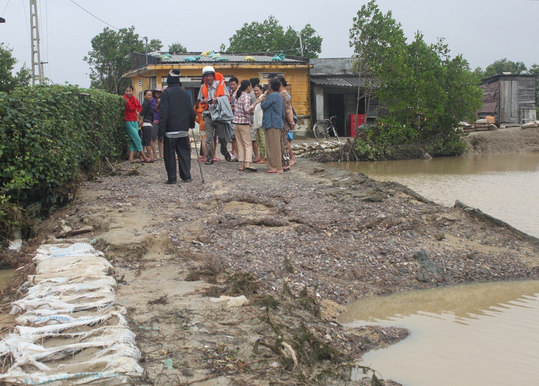 327 hộ dân Diêm Vân, xã Phước Thuận (huyện Tuy Phước) vẫn bị chia cắt