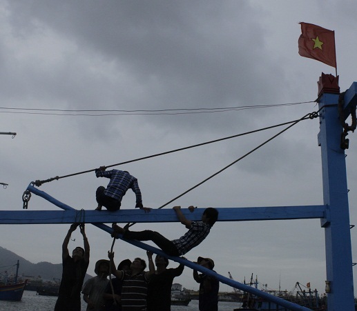 Ngư dân Bình Định chủ động ứng phó với bão số 13 (ảnh D.Công)