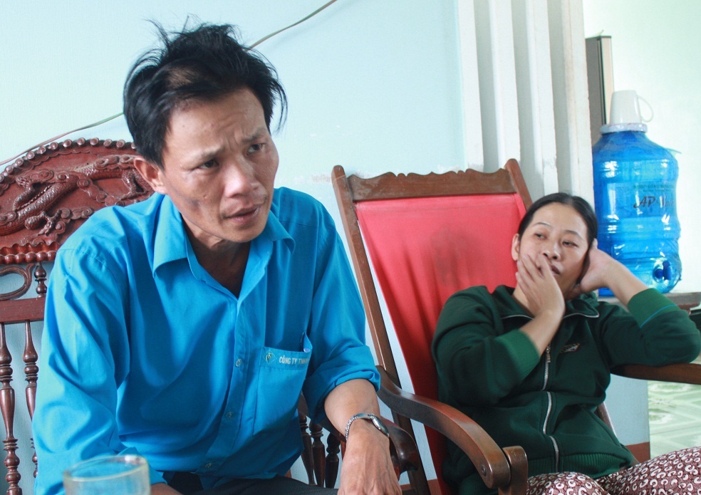 Anh Trị và chị Nga là 2 trong số hơn 200 công nhân bị Cty Phước Thịnh quỵt lương