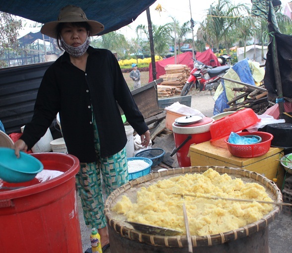 Chuẩn bị nguyên liệu để gói bánh