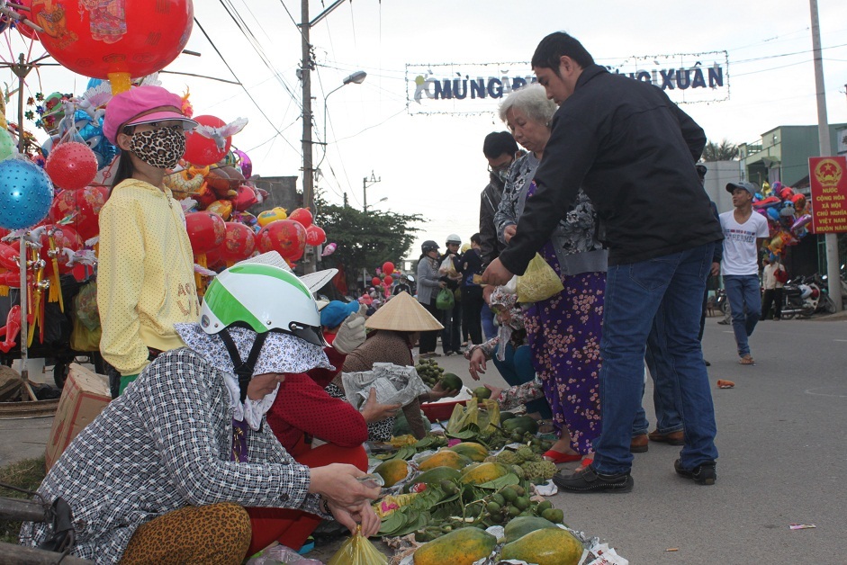 Nhiều người quan niệm mua muối đầu năm để xua đuổi tà ma