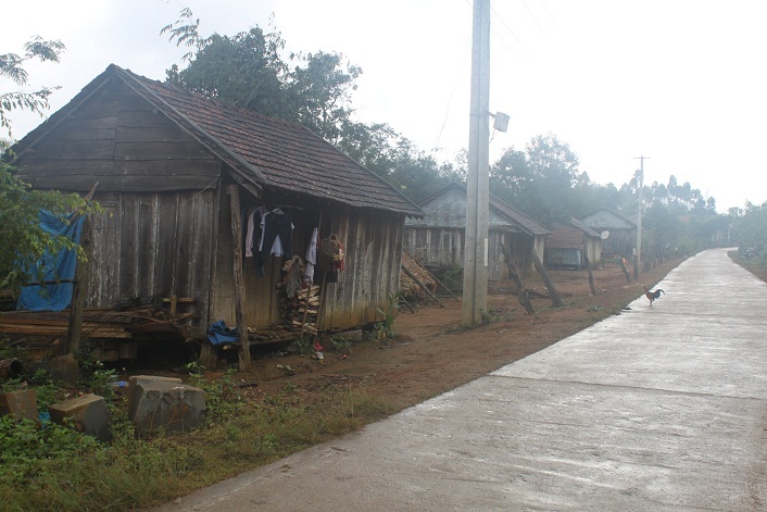 Một góc thôn làng ở xã Vĩnh Kim (Vĩnh Thạnh)