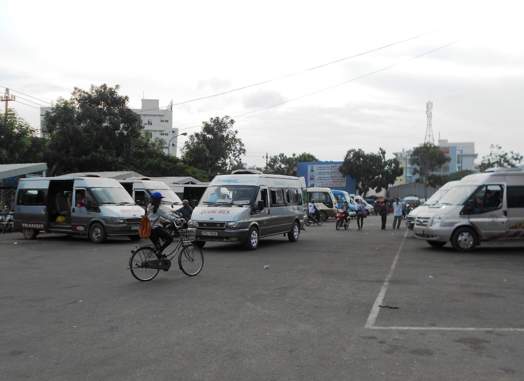 Vào những ngày cao điểm Bến xe khách Trung tâm Quy Nhơn (TP Quy Nhơn) có 300 lượt xe xuất bến.