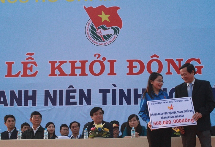 Hàng ngàn đoàn viên thanh niên tỉnh Bình Định nô nức tham gia Lễ khởi động năm tình nguyện 2014