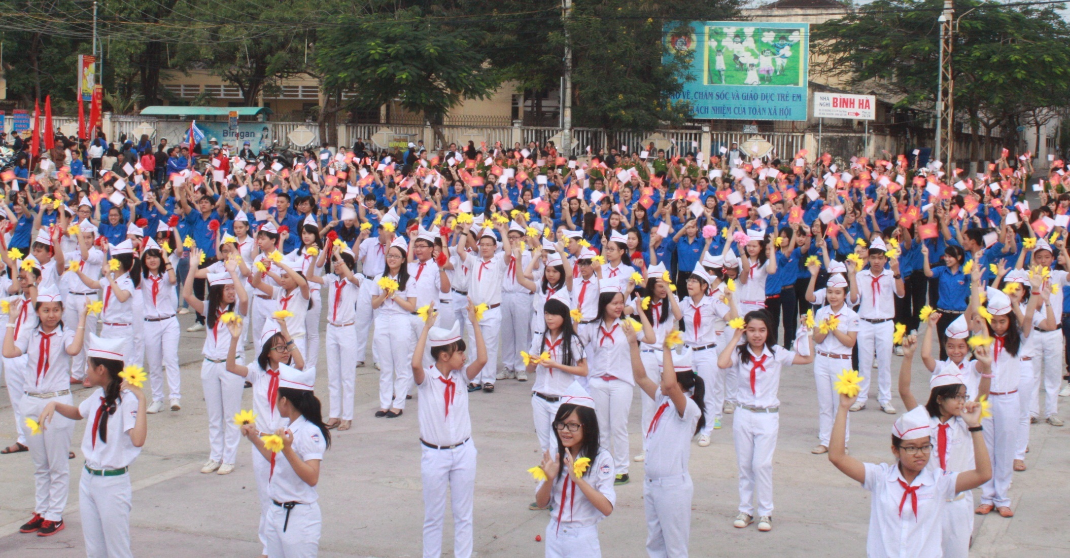 Hàng ngàn đoàn viên thanh niên tỉnh Bình Định nô nức tham gia Lễ khởi động năm tình nguyện 2014