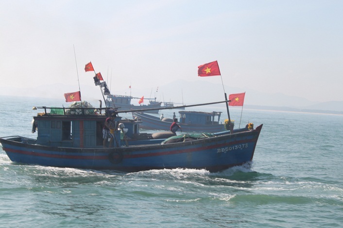 Ngư dân tưng bừng ra khơi đánh bắt ngày đầu năm