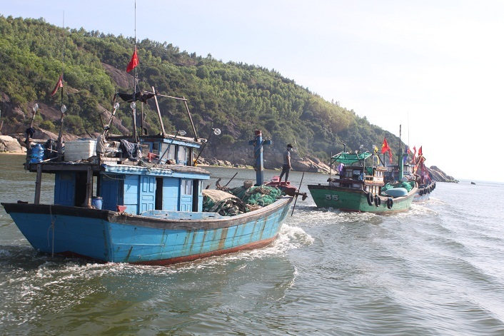 Ngư dân tưng bừng ra khơi đánh bắt ngày đầu năm