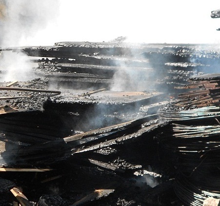 Vụ cháy thiêu rụi nhiều gỗ tập kết tại kho.