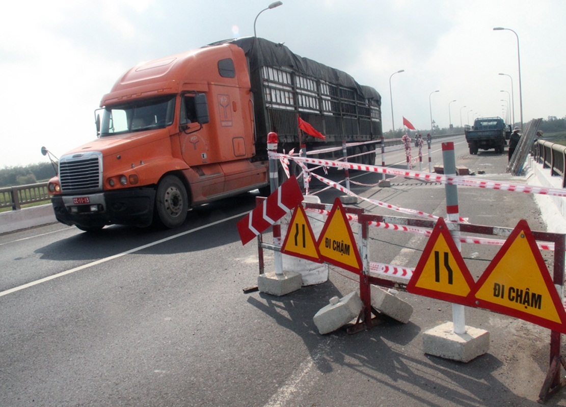 Hiện đơn vị quản lý cầu đã rào chắn khu vực nguy hiểm