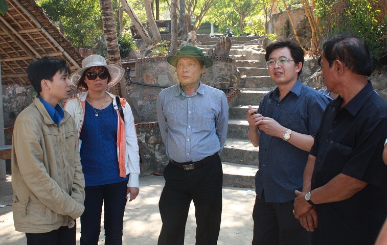 Phó Chủ tịch tỉnh Bình Định Hồ Quốc Dũng đến hiện trường chỉ đạo công tác tìm kiếm