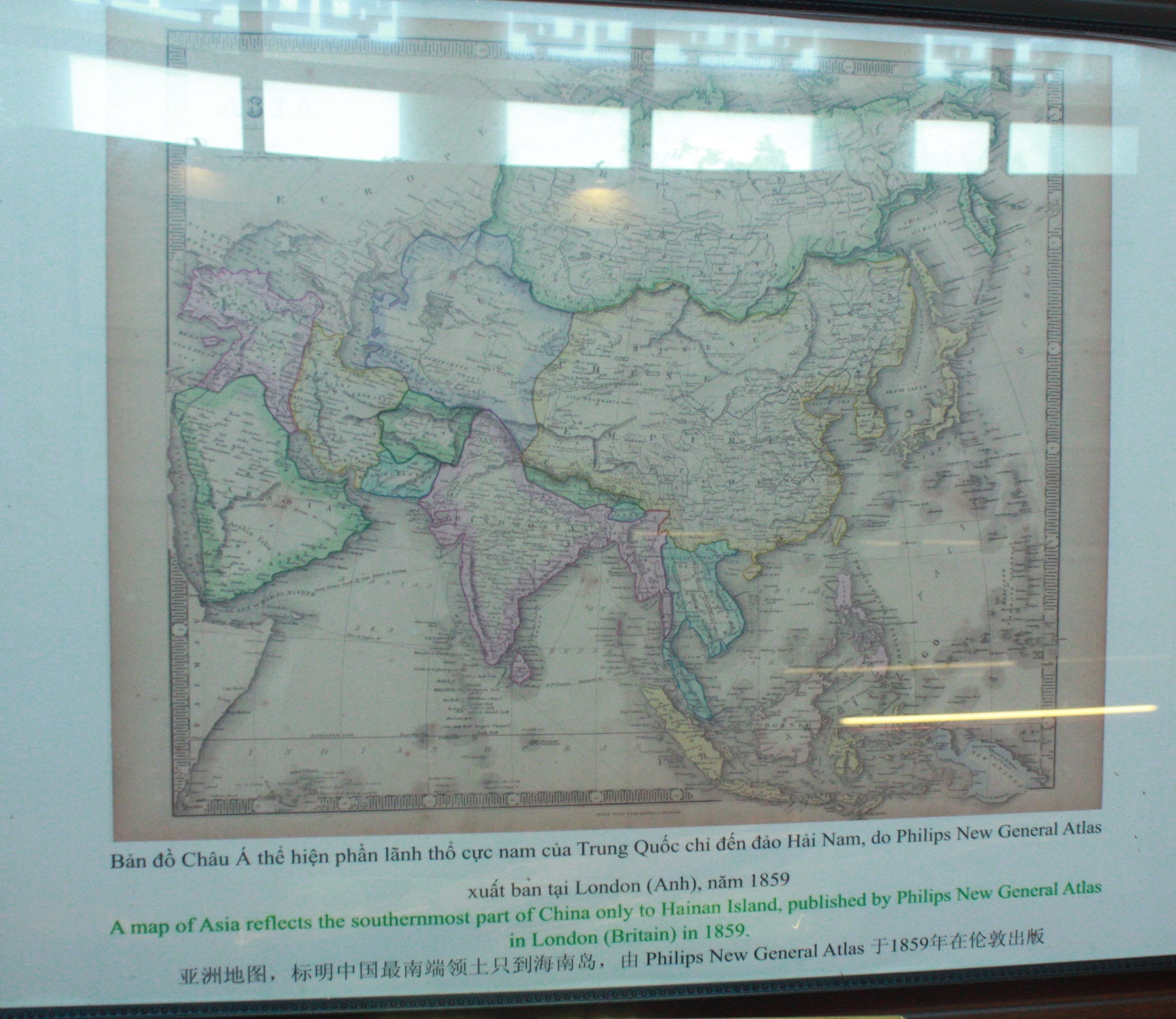 Lính bảo an người Việt đào giếng lấy nước trên đảo Hoàng Sa (ảnh chụp 1938)