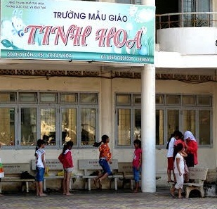 Buộc thôi việc cô dạy trẻ đánh bé 5 tuổi - 1 Trường mầm non Tinh Hoa nơi xảy ra vụ việc (Ảnh: Báo Lao Động)