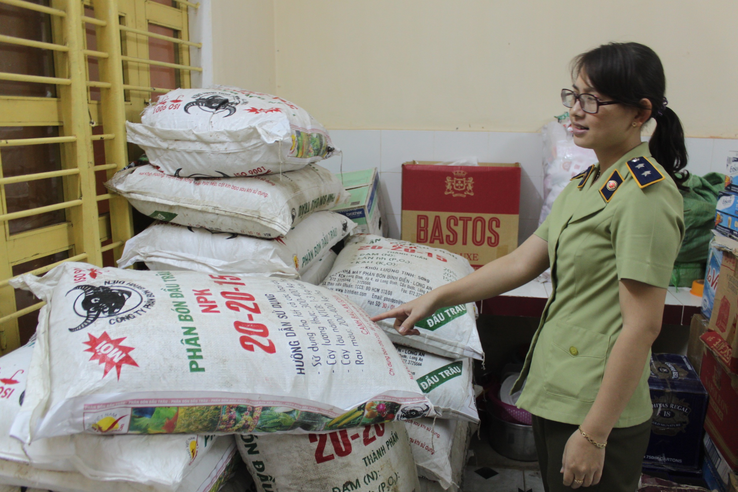 Toàn bộ số phân giả nhã hiệu phân bón Đầu Trâu bị lực lượng chức năng tỉnh Bình Định thu giữ