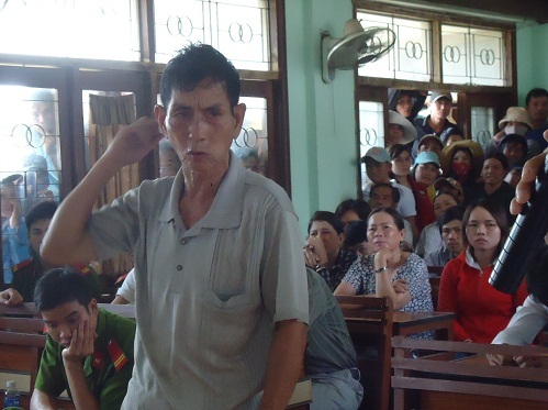 Ông Thành chỉ những vết thương nặng ở vùng đầu khiến ông bị tổn hại sức khỏe 63% 