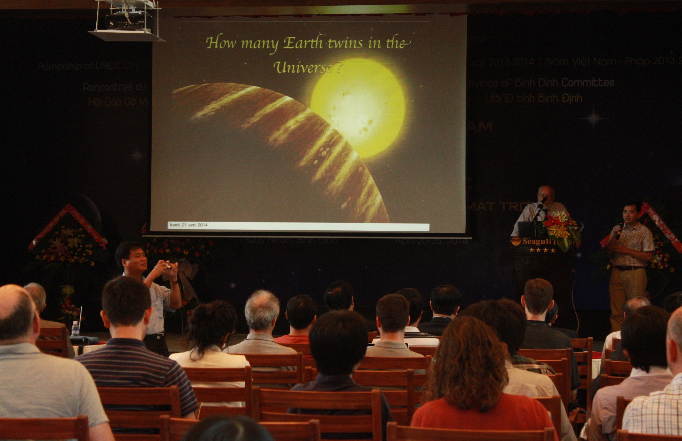 Có hay không các nền văn minh, sự sống đang tồn tại trong vũ trụ ngoài trái đất của chúng ta...