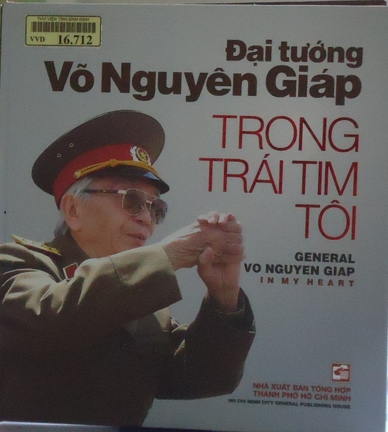 Nhiều sách viết về các nhân vật lịch sử của Việt Nam để thế hệ trẻ noi theo.