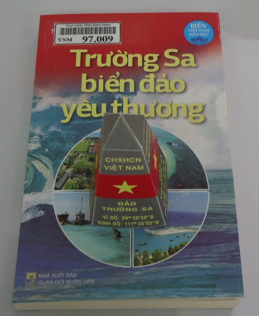 Nhiều sách khẳng định chủ quyền biển đảo Việt Nam.