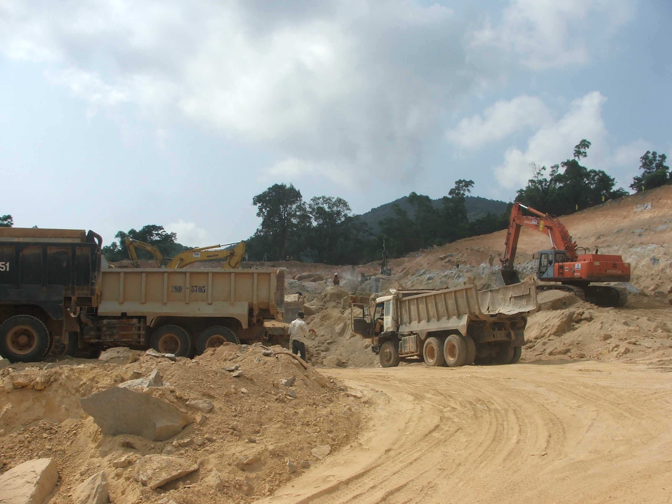 Thi công mở cửa hầm phía Bắc dự án Hầm đường bộ qua Đèo Cả