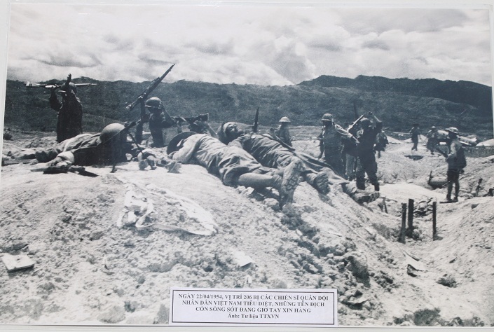 Chứng tích vụ nổ khối bộc phá nặng 1.000 kg phá tung hệ thống hầm ngầm cố thủ của địch trên đồi A1