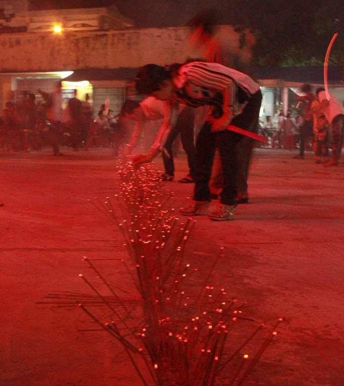 Thả đèn hoa đăng và nguyện cầu