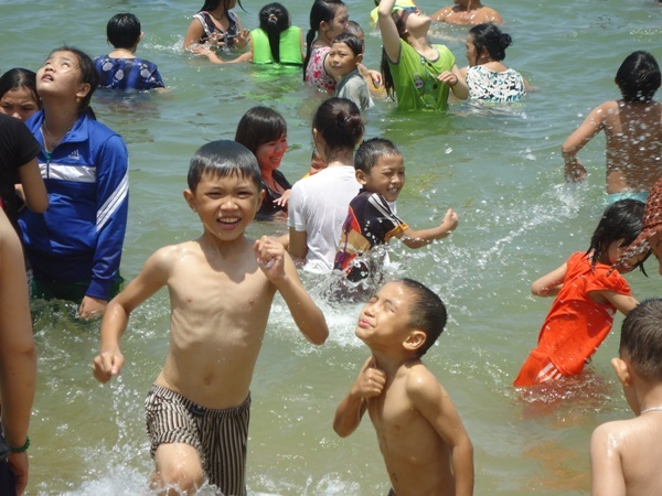 Tắm biển để xả xui, trừ bệnh tật