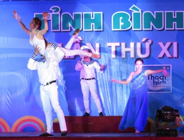 Những tiết mục văn nghệ hát múa ca ngợi biển đảo của Tổ quốc