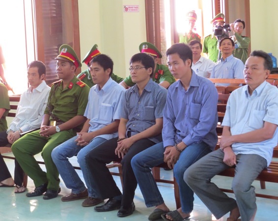 5 bị cáo nguyên là sĩ quan công an bị án tù vì tội dùng nhục hình dẫn đến cái chết của nghi can