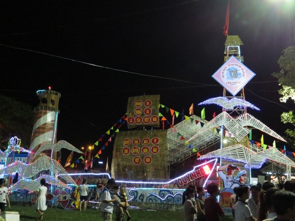 Các cổng trại đều thiết kế theo 