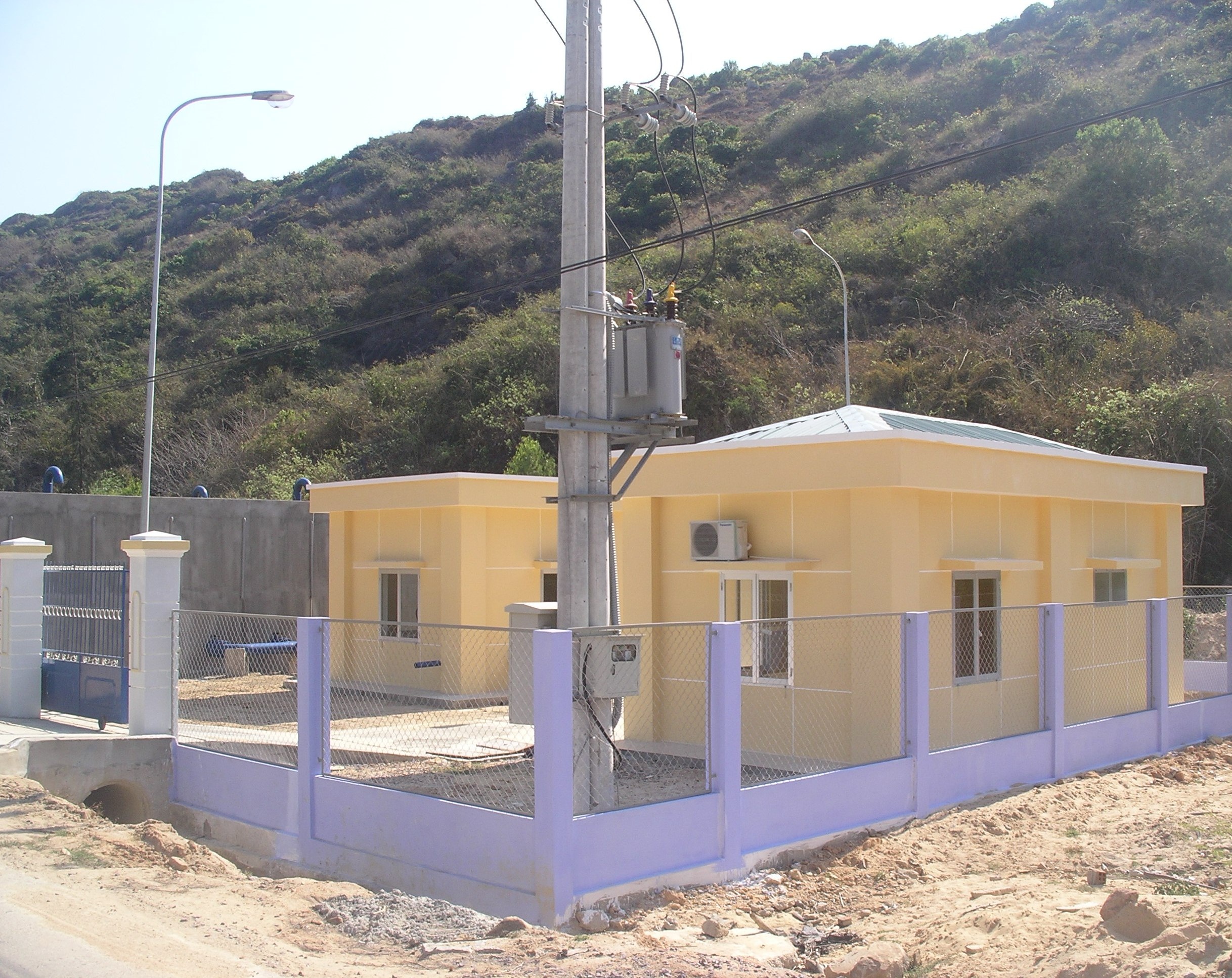 Nhà máy nước được xây dựng mới, khang trang nhưng “vẫn nằm im đóng cửa”