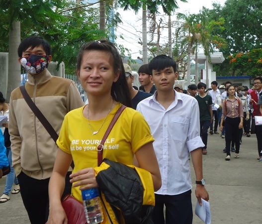 Thí sinh nhận định đề Anh và Sinh không quá khó. (Ảnh Doãn Công)