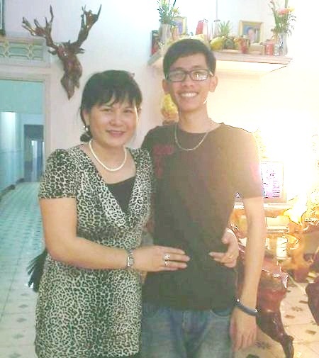 Thủ khoa xứ Nẫu mong ước đóng góp bảo vệ an ninh mạng quốc gia - 3 Vũ cùng mẹ - người luôn sát cánh cổ vũ, động viên con học tập.