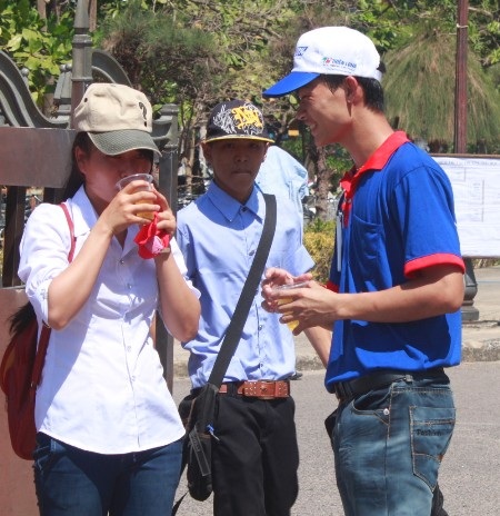 Giăng nắng giót nước mời thí sinh sau khi thi xong