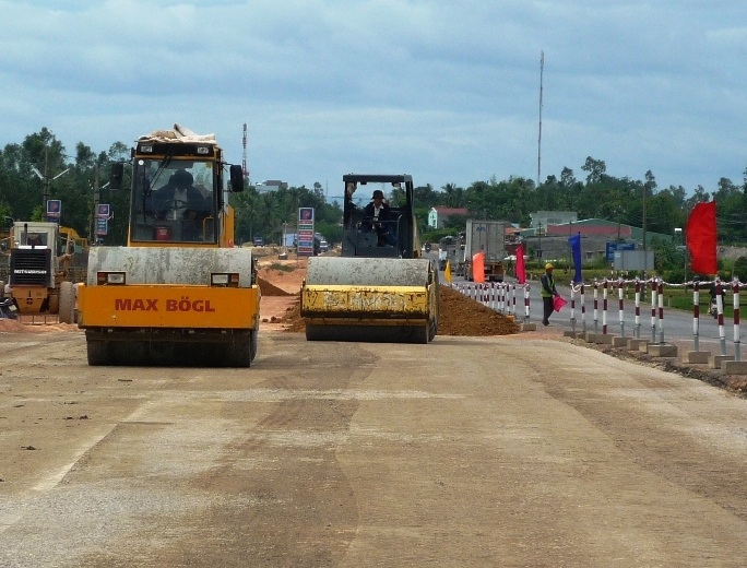 Thi công nâng cấp, mở rộng QL1 đoạn qua địa bàn xã Mỹ Hiệp (huyện Phù Mỹ).