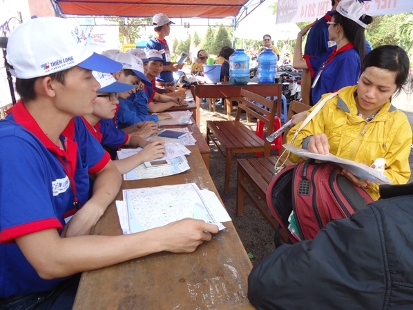 Xe ôm đem trả hành lý của thí sinh đánh rơi