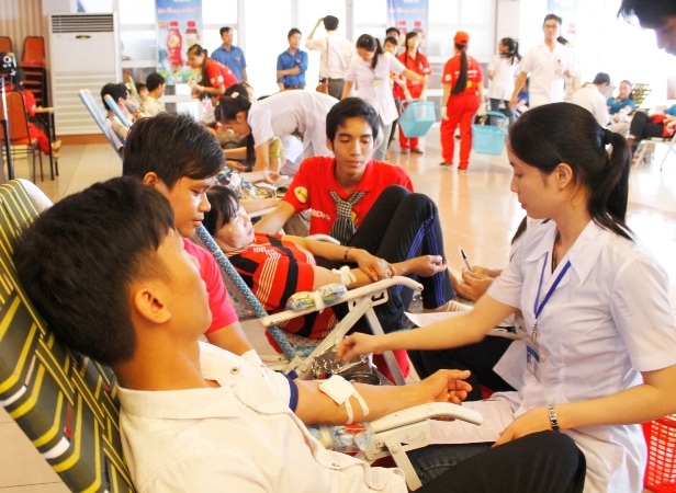 Tại Bình Định đã thu được gần 1.200 đơn vị máu (vượt chỉ tiêu đăng ký chỉ 1.000 đơn vị máu) 