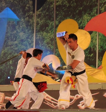 Các đoàn nghệ thuật quốc tế biểu diễn tại đêm bế mạc