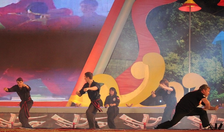 Các đoàn nghệ thuật quốc tế biểu diễn tại đêm bế mạc