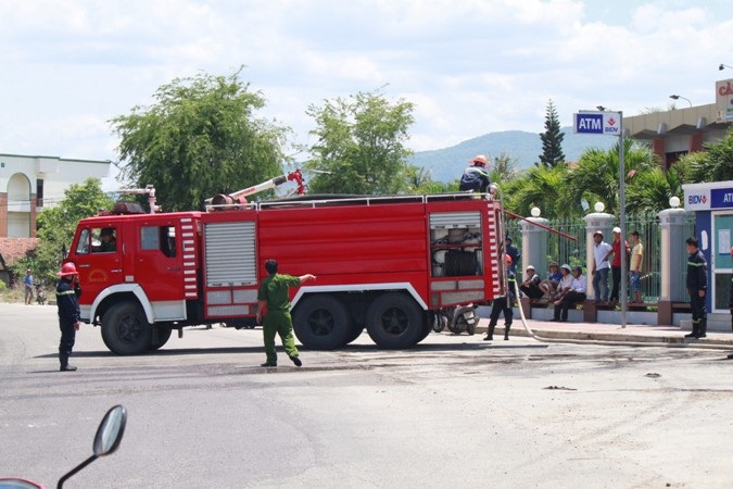 Xe cứu hỏa kịp thời tới hiện trường