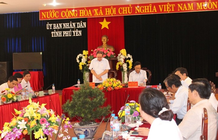 Cần lưu ý chính sách ưu đãi với người có công - 1 Chủ tịch UBTWMTTQ Việt Nam Nguyễn Thiện Nhân làm việc tại tỉnh Phú Yên