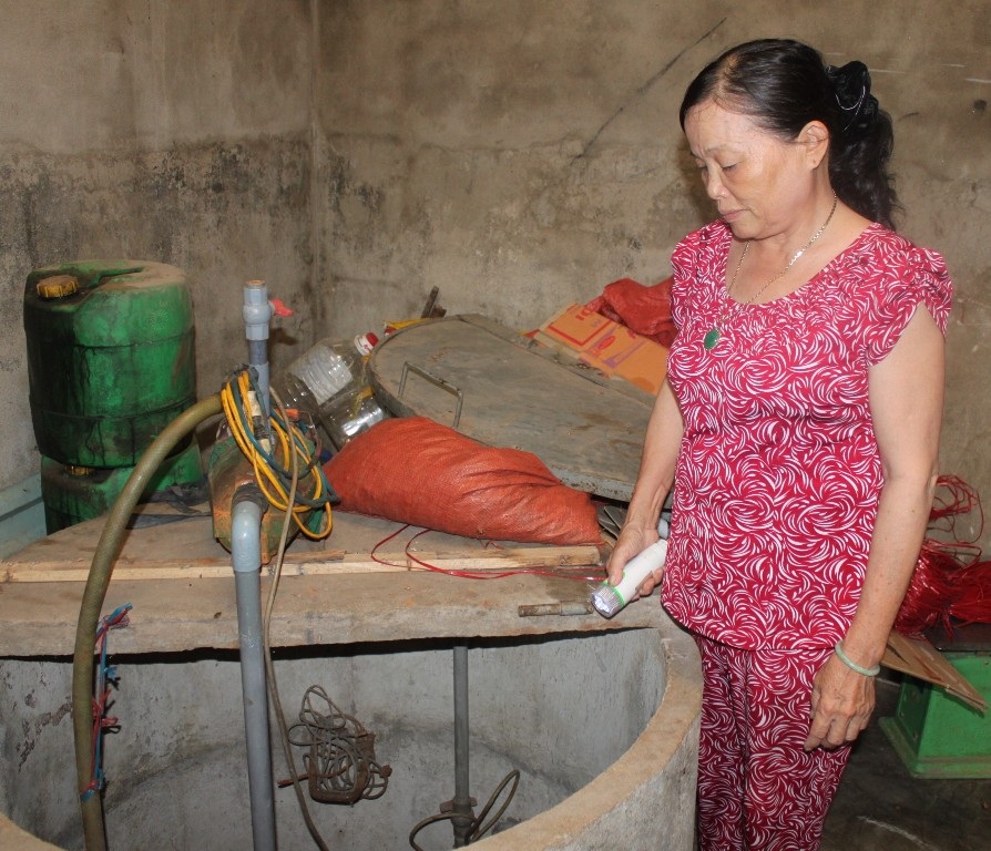 Nhiều giếng ở khu vực Tân Hòa (phường Nhơn Hòa) bị nhiễm dầu không sử dụng được