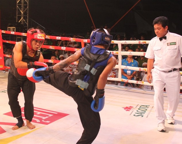 Bắt chân đối phương