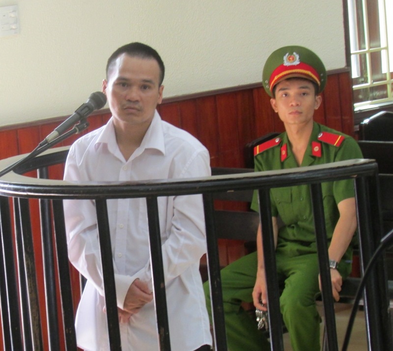 Nhậu xong đánh chết hàng xóm - 1 Bị cáo Trọng tại tòa