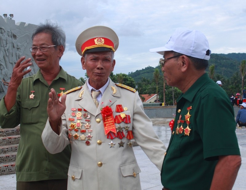 Những người đồng đội sau 50 năm gặp lại nơi chiến trường ác liệt