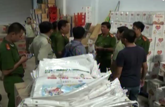 Bắt quả tang cơ sở sản xuất hàng tấn bột ngọt, hạt nêm giả