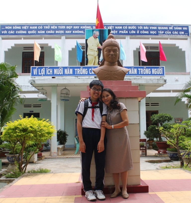 Cô Ngọc - giáo viên chủ nhiệm kiêm dạy môn tiếng Anh hết lời khen cậu học trò của mình.