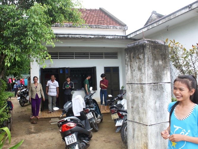 Nghe tin quán quân The voice kids về quê, bà con lối xóm kéo nhau qua chia vui