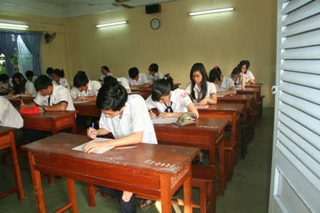 Sáng nay, hơn 1 triệu thí sinh bắt đầu thi tốt nghiệp THPT - 2