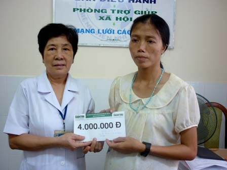 Bạn đọc Dân trí tiếp sức bé gái bị bỏng nặng - 1 Bạn đọc Dân trí tiếp sức bé gái bị bỏng nặng - 1