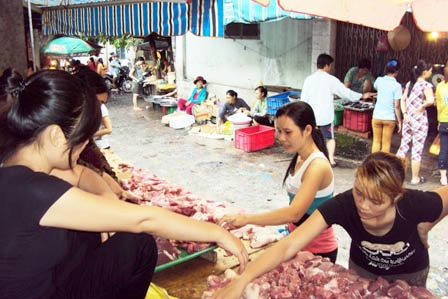 Thực phẩm tươi sống vẫn đắt đỏ - 1