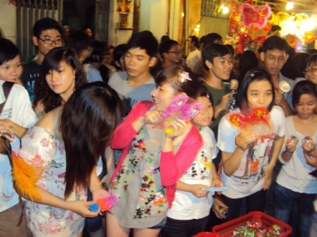 Bạn trẻ nao lòng nhớ Trung thu xưa - 2